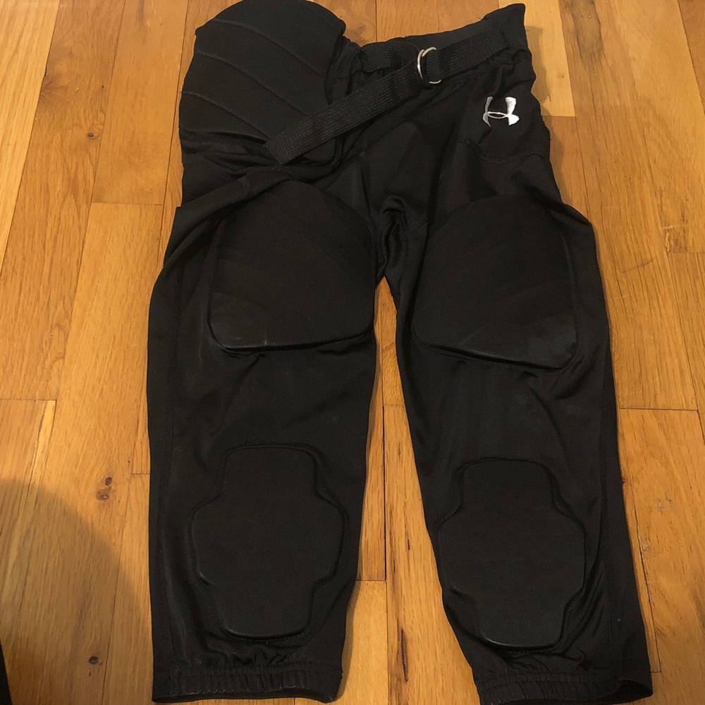 Under Armour Gameday armour football pants used youth large. 7 Padres.